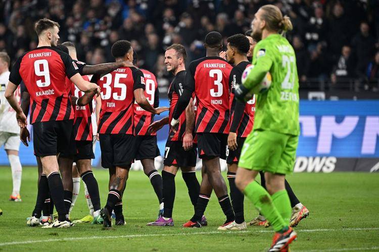 欧冠生死劫!法兰克福主场围猎利物浦:德甲猛兽撞残阵红军