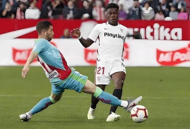 法甲焦点战！雷恩主场死磕平局魔咒，斯特拉斯堡 22 球火力冲欧冠资格